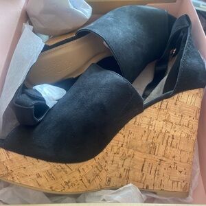 Chinese Laundry Black and Tan Wedge Sandals